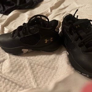 Under Armour Kids Black and Gold Sneakers!!